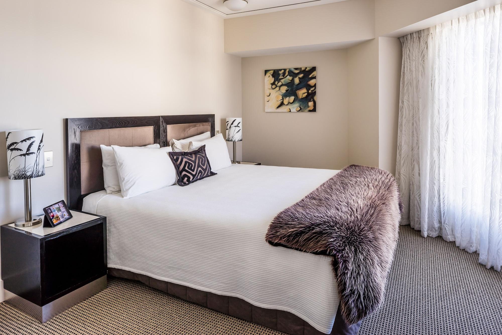 Bolton Hotel Wellington Zewnętrze zdjęcie A bedroom at the Hilton Johannesburg